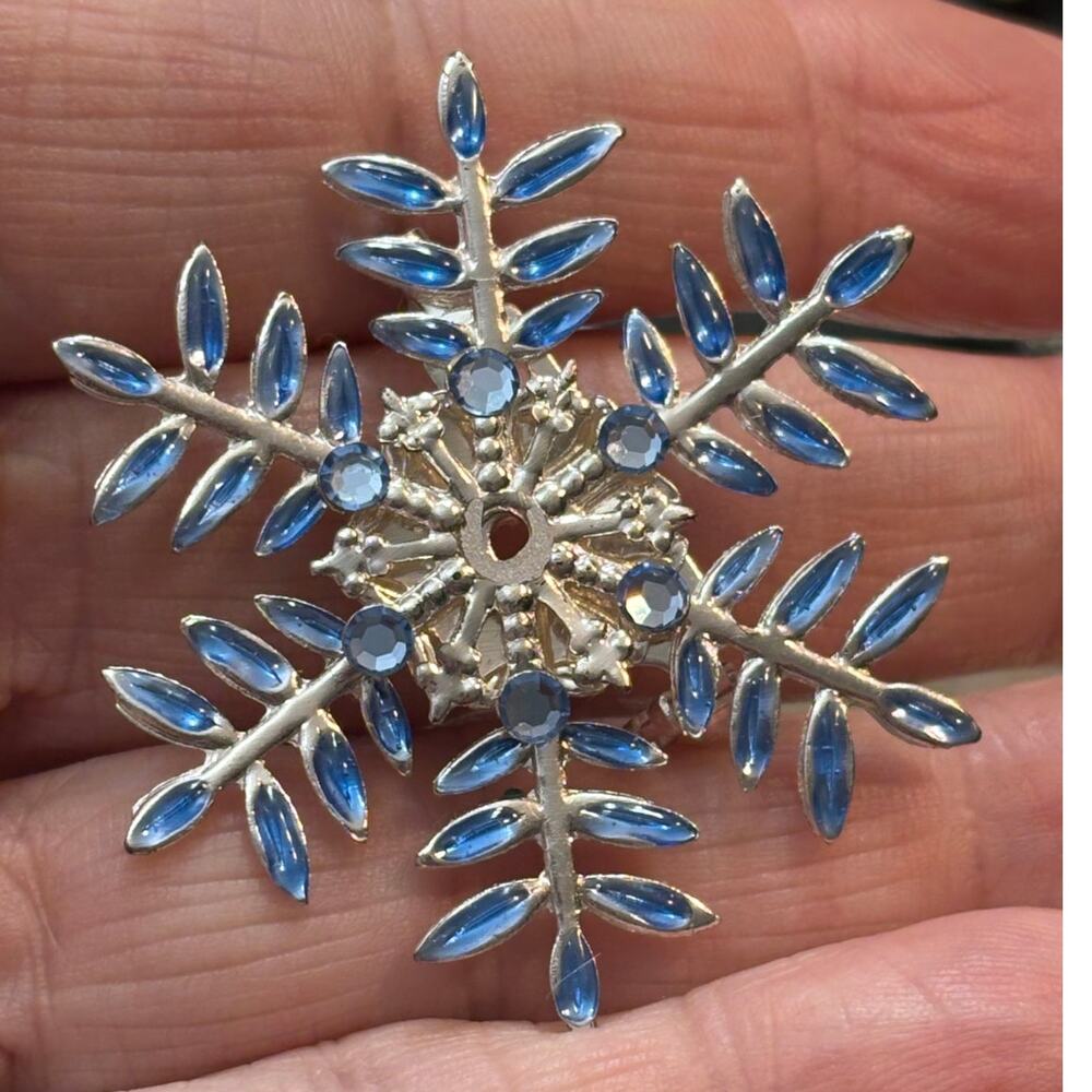 Vintage Unsigned Blue Rhinestone Snowflake Brooch 2” Silver Tone